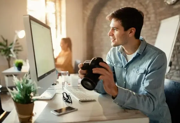 How Freelance Photographers Can Manage Irregular Income Without Financial Stress
