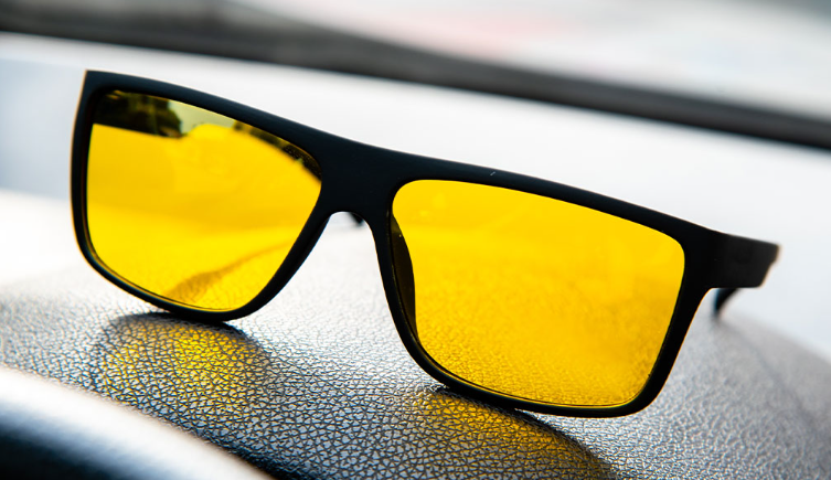 How to Beat Glare on the Road: Best Glasses for Night Driving